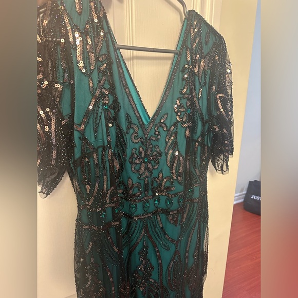 Elegant long dress gown - Picture 6 of 11